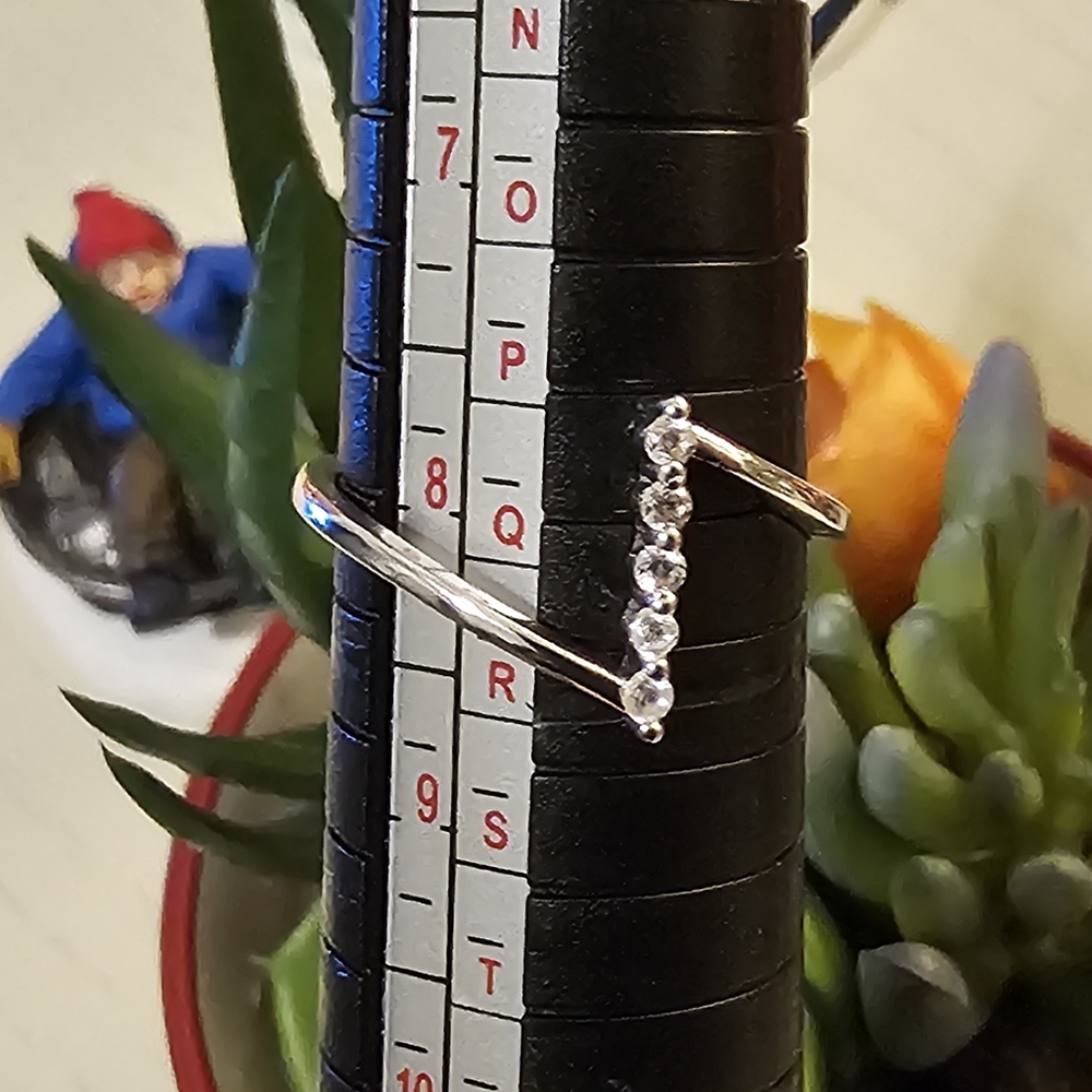 5 Star cubic zirconia thin Ring ( Size 8 ) - Picture 4 of 6